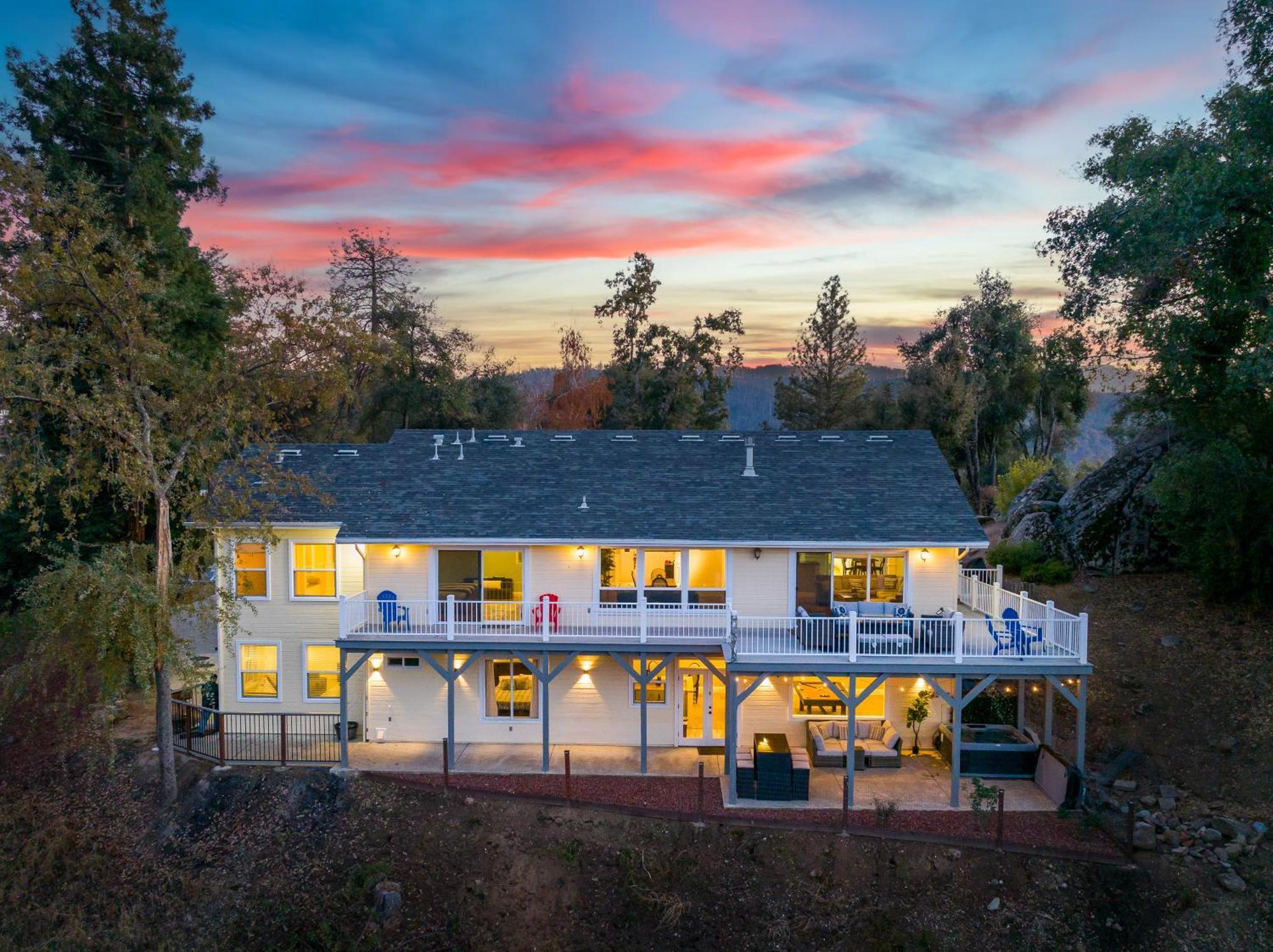 Yosemite Bass Views, 2 Homes, Games, Hot Tub