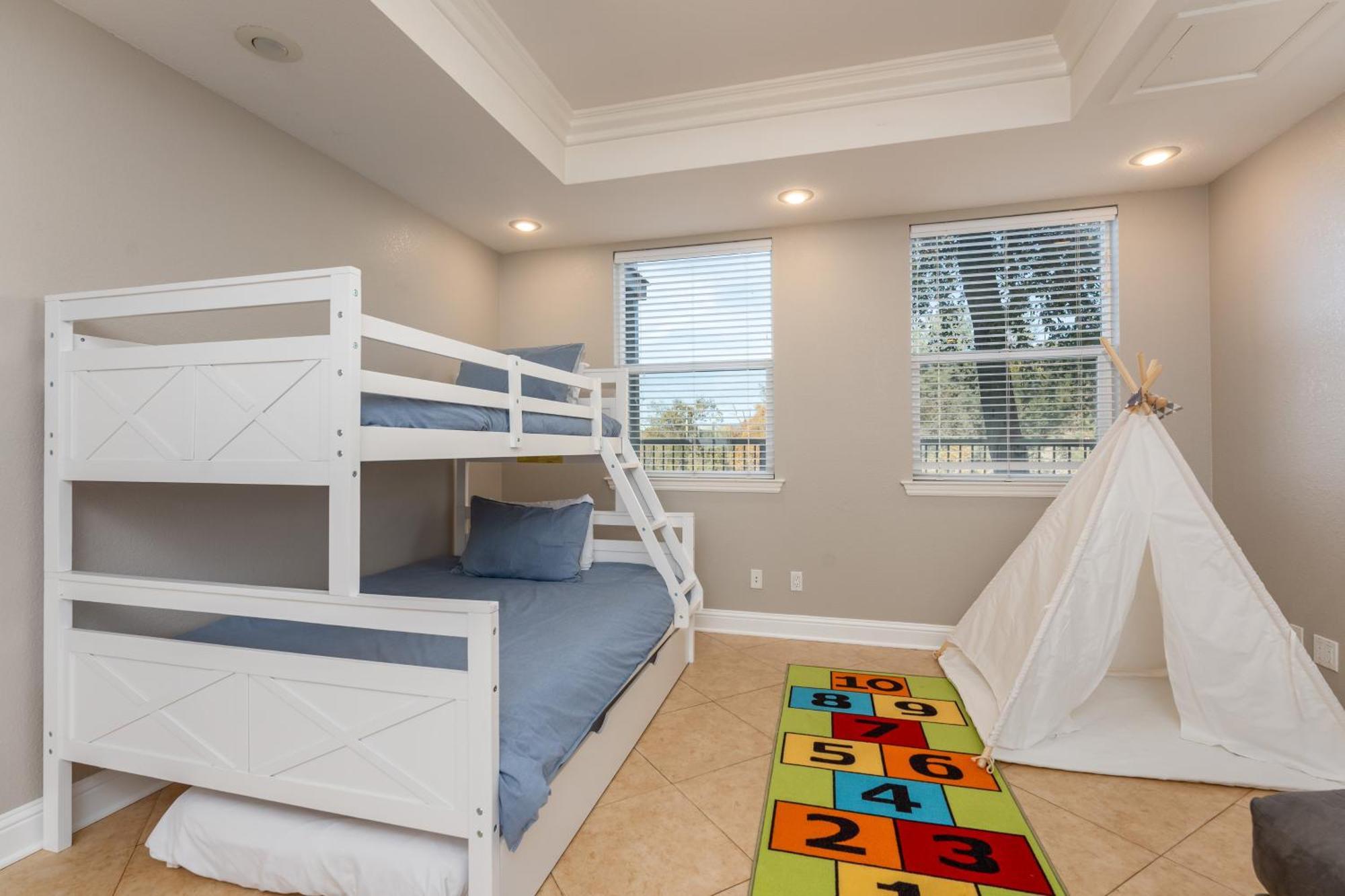 Yosemite Bass Views, 2 Homes, Games, Hot Tub * Coarsegold