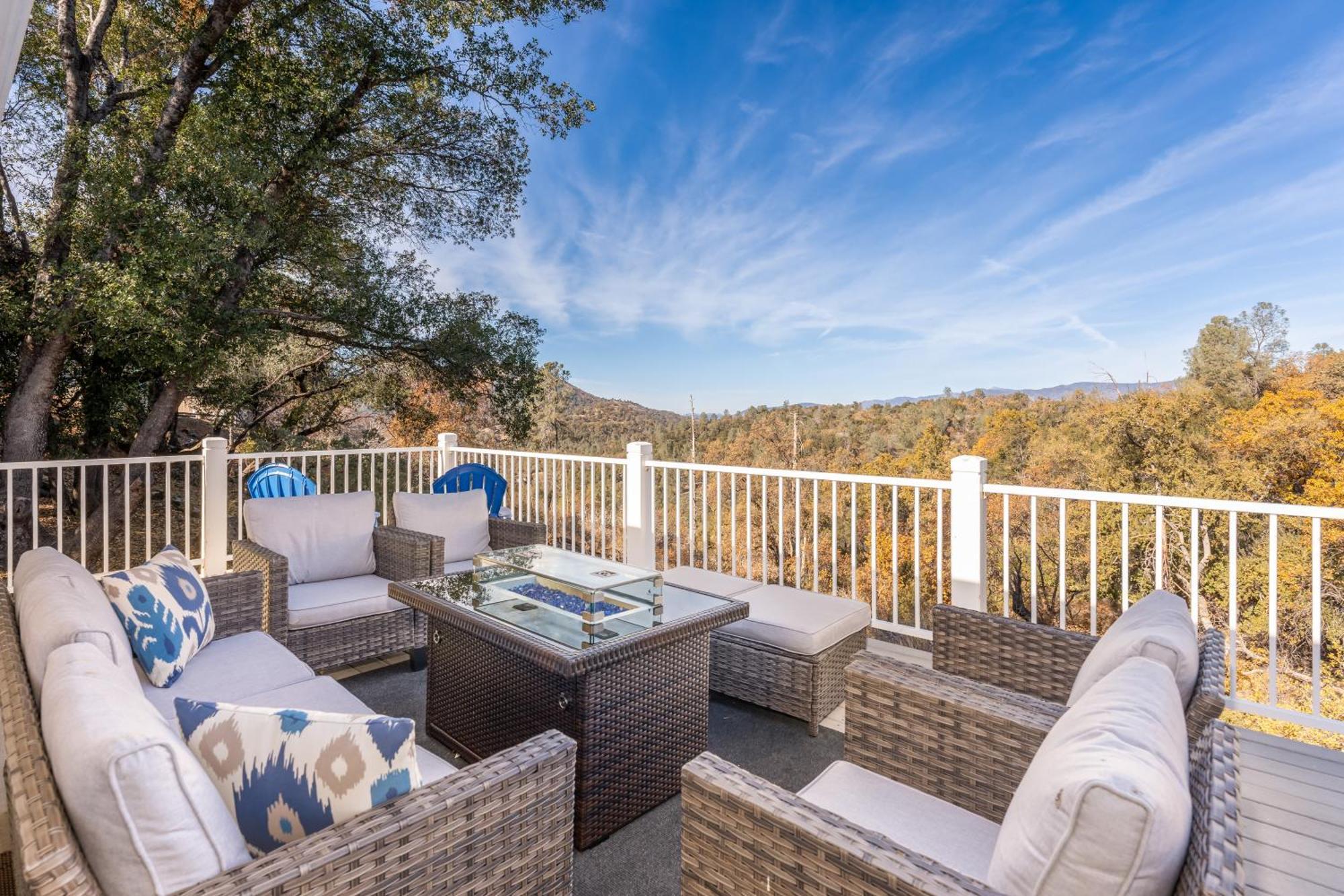 Yosemite Bass Views, 2 Homes, Games, Hot Tub Hébergement de vacances *