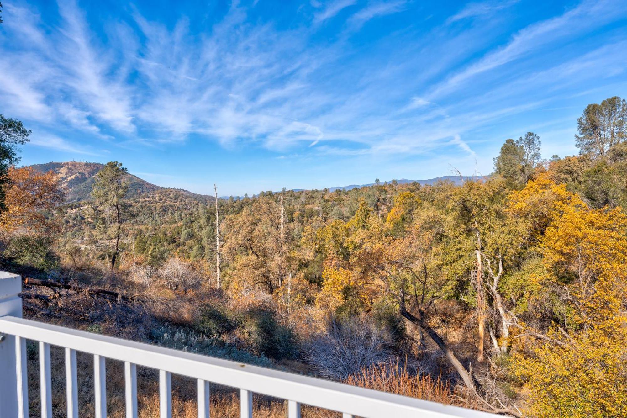 Hébergement de vacances Yosemite Bass Views, 2 Homes, Games, Hot Tub Coarsegold