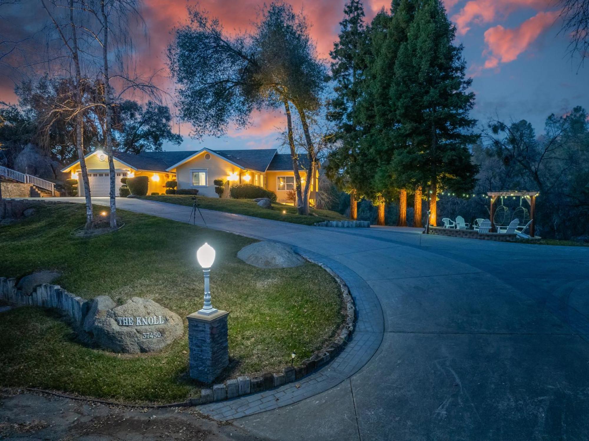 Yosemite Bass Views, 2 Homes, Games, Hot Tub *