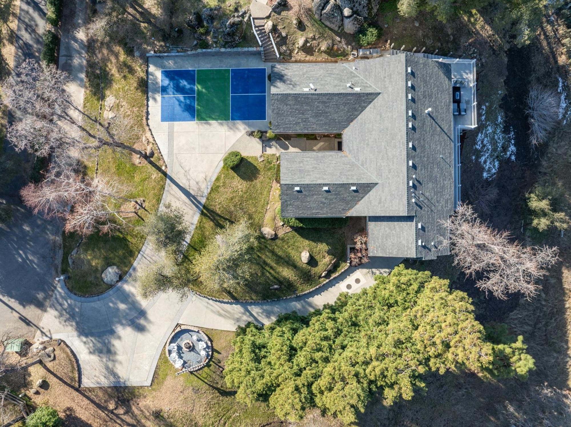Yosemite Bass Views, 2 Homes, Games, Hot Tub Hébergement de vacances *